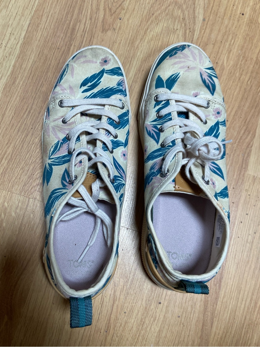 TOMS shoes, floral/tropical print size 8